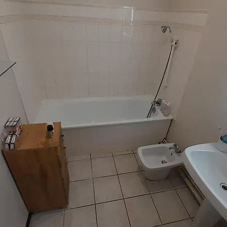 Comfy 85m2 In A Calm Area In Montreuil 10min From Paris Apartment