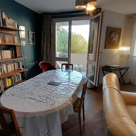 Comfy 85m2 In A Calm Area In Montreuil 10min From Paris Apartment